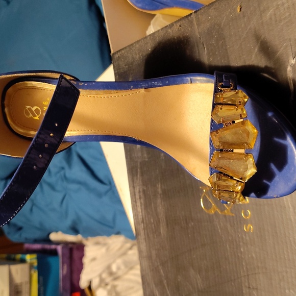 Shoe - Picture 2 of 2